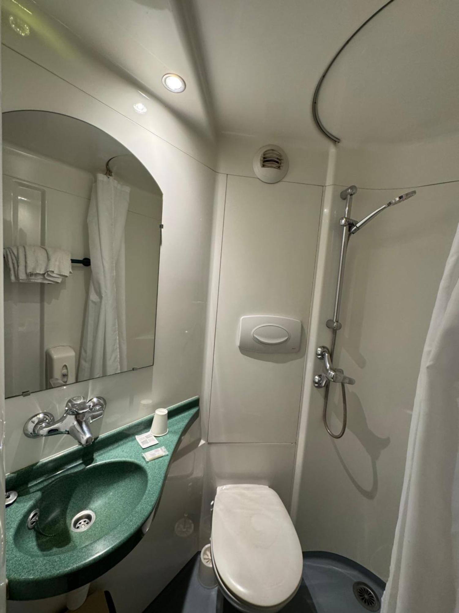 Symp'Hotel Nivolas-Vermelle Экстерьер фото